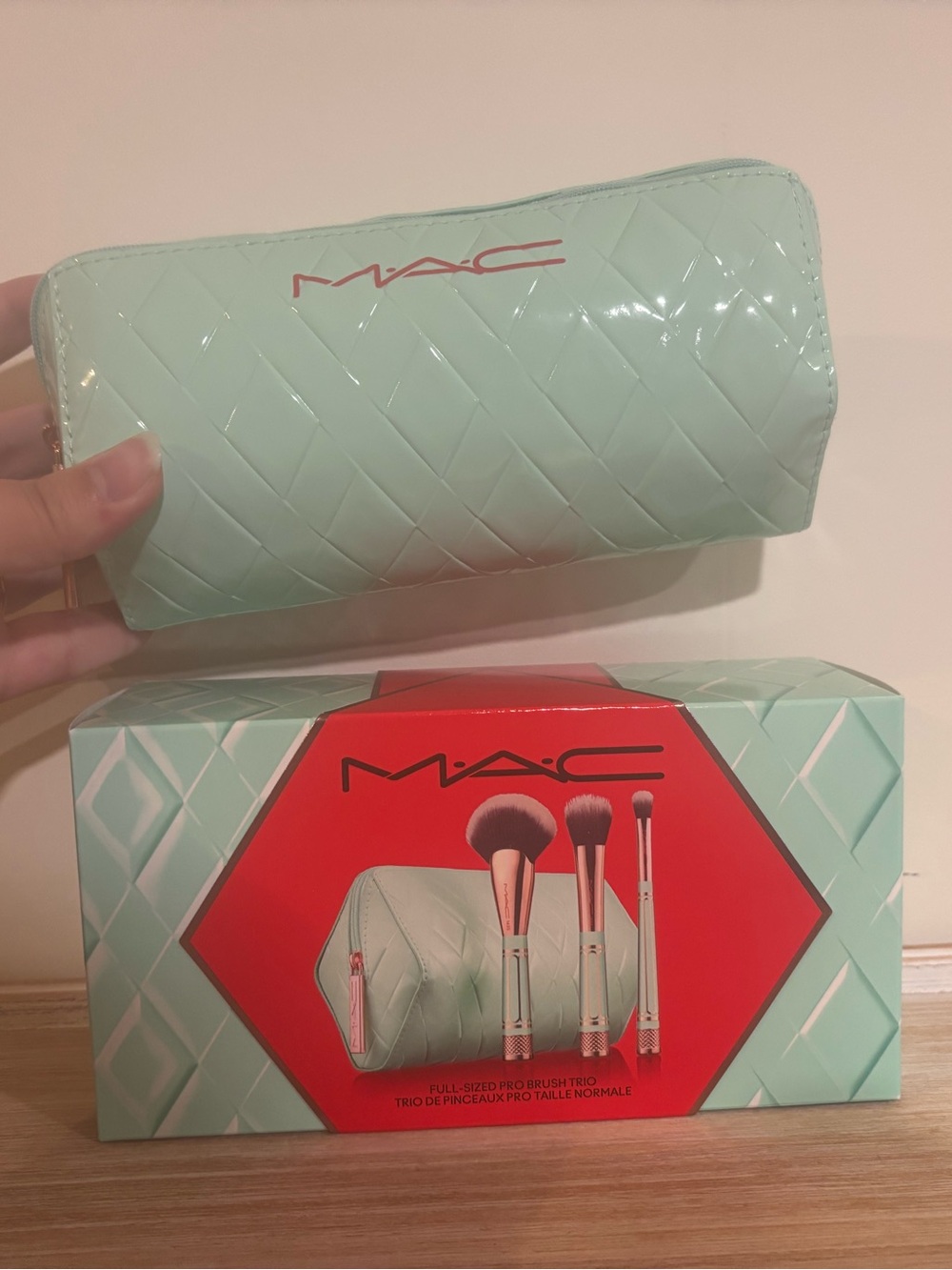 🆕 NEW in Box MAC Mint Quilted Makeup Brush Pouch with Brush Set